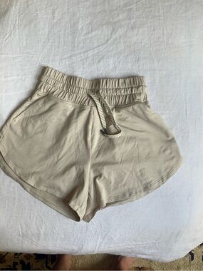 Viori Drawstring Shorts in Sandstone